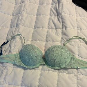 Victoria’s Secret Pink Lace Underwire Bra in Mint Green